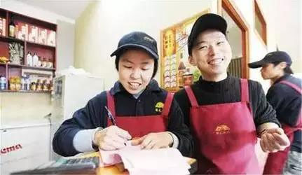 80后小伙常九礦：創業開水餃店小生意年賺百萬